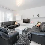 Three-bedroom In Prázdninový dům *