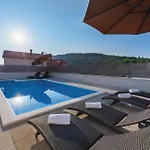 Prázdninový dům Three-bedroom In *
