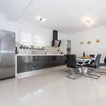Three-bedroom In Holiday home *