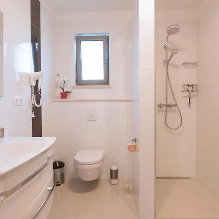 Pet Friendly In With Kitchen Holiday home *
