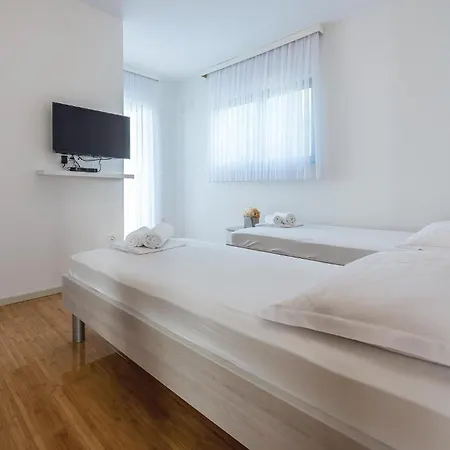 Three-bedroom In Nyaraló *