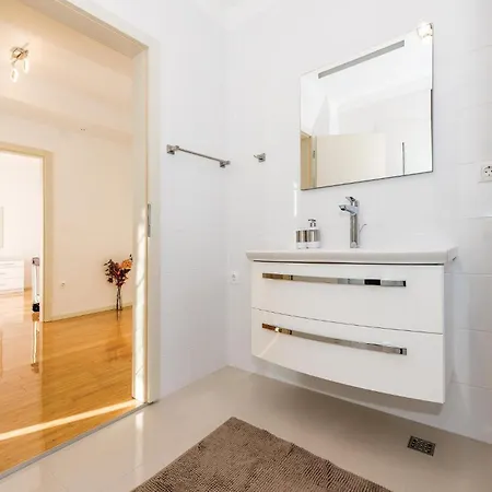 Three-bedroom In * Razanj