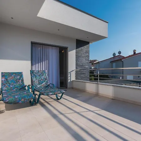 Three-bedroom In Vakantiehuis *