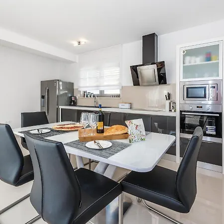 Holiday home Pet Friendly In With Kitchen Razanj