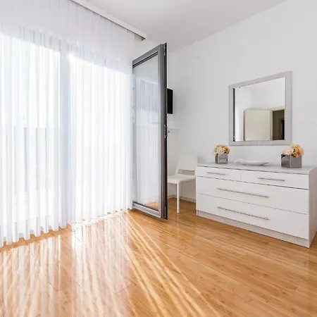 Pet Friendly In With Kitchen Holiday home Razanj