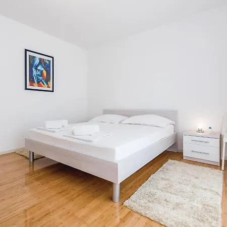 Three-bedroom In * Razanj