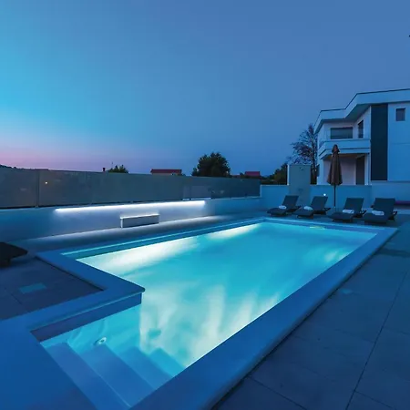 Pet Friendly In With Kitchen Holiday home *