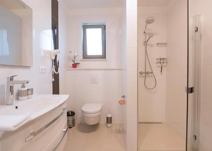 Three-bedroom In Feriehus *