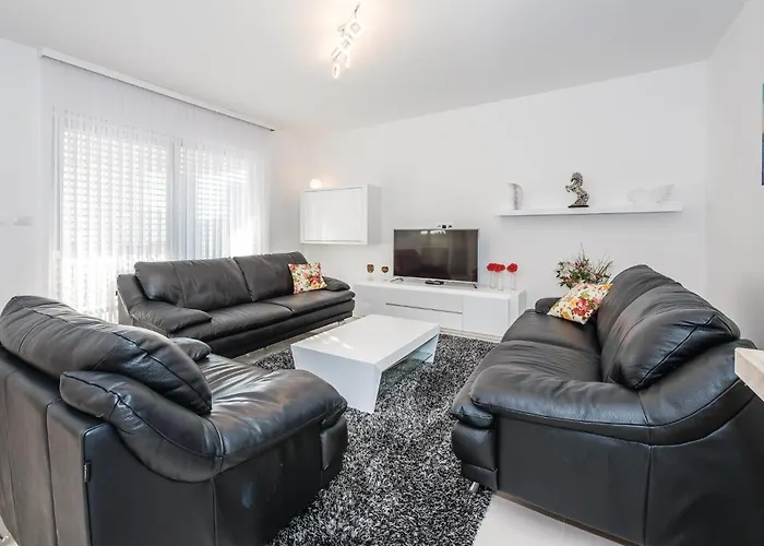 Three-bedroom In Vakantiehuis *