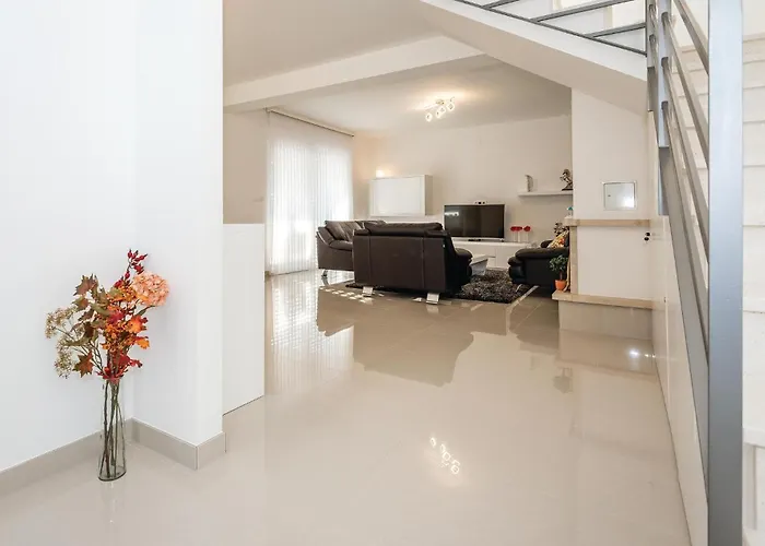 Three-bedroom In Ražanj