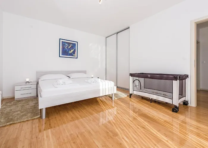 Three-bedroom In Feriehus Ražanj