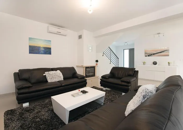 Three-bedroom In Feriehus