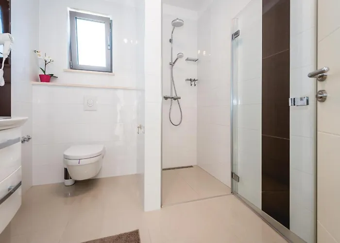 Three-bedroom In Vakantiehuis *