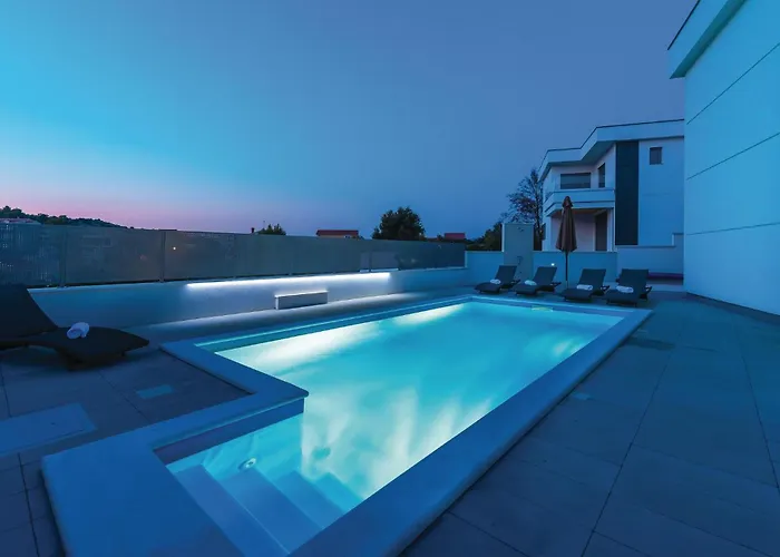 Three-bedroom In Feriehus *